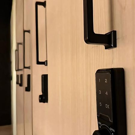 Westay Capsule Hostel ドバイ エクステリア 写真